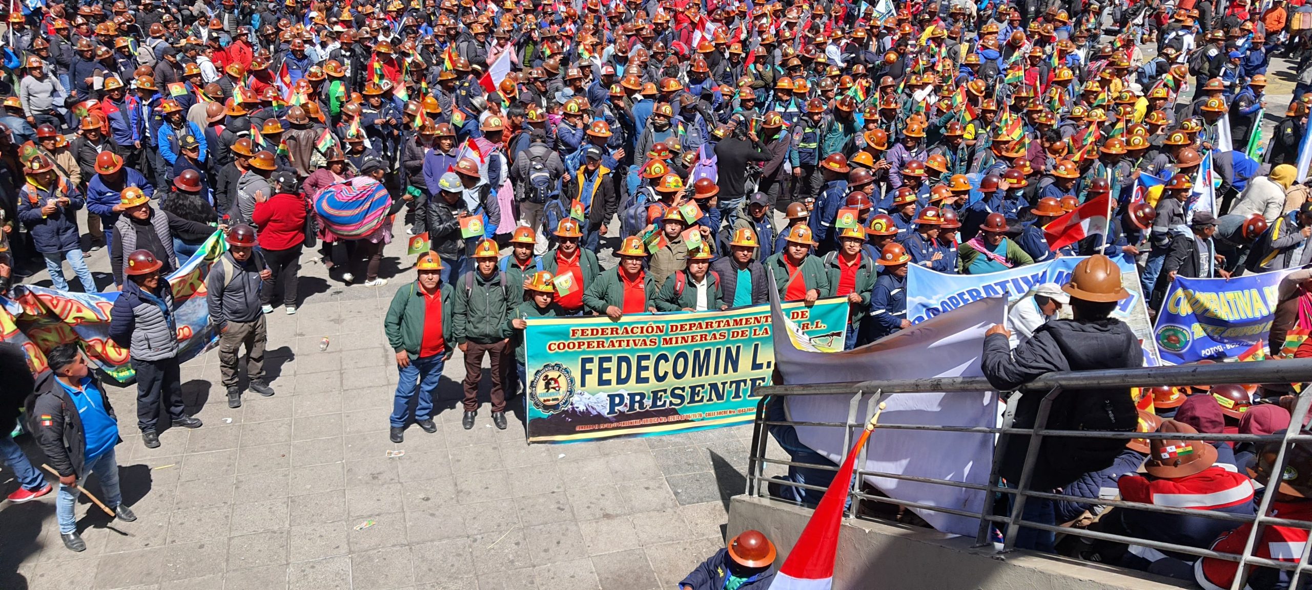 Centrales y cooperativas de FEDECOMIN LA PAZ R.L. fueron partícipes de Gran Marcha por la Reivindicación