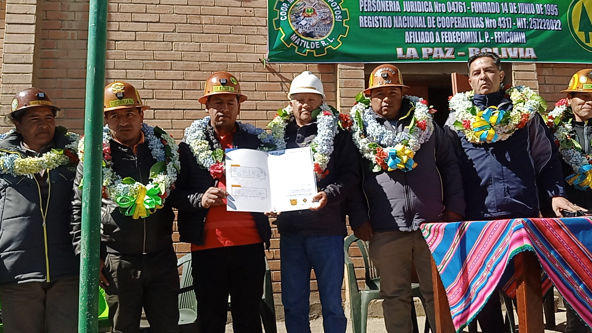 La Cooperativa Minera «Nuevo Potosí Matilde» R.L. y COMIBOL firman contrato de adecuación