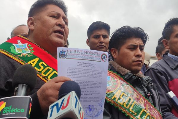 ORGANISMO DE PARTICIPACION Y CONTROL SOCIAL DEL MUNICIPIO DE LA PAZ Y REPRESENTANTES DEL MACRODISTRITO 3 PEREFERICA 11,12 Y 13 NO ACEPTARAN NINGUN INCREMENTO DE PASAJES
